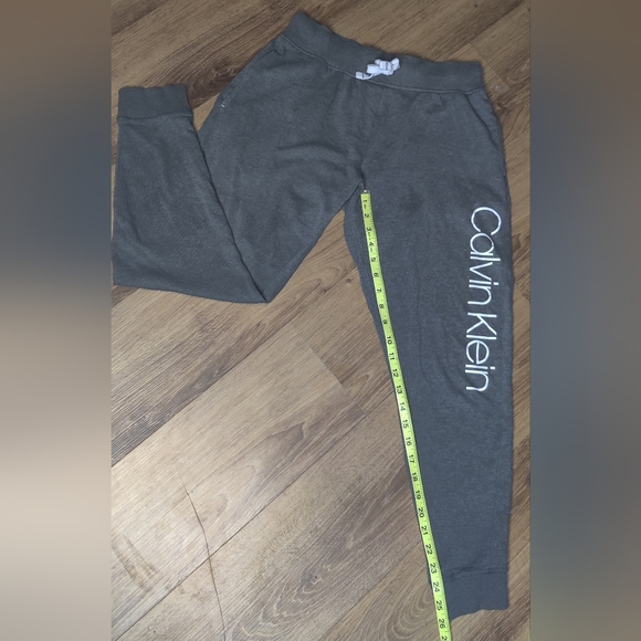 Cozy Comfy Calvin Klein Sweats - Picture 2 of 4